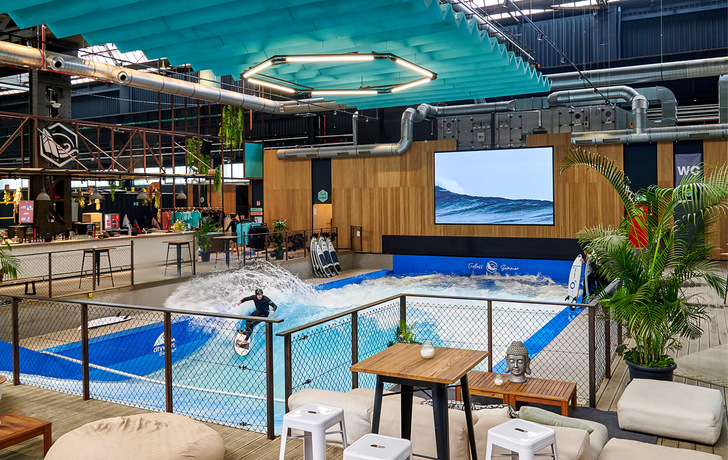 Für den Umbau der ehemaligen Schmiedehalle in eine Surf- und Eventhalle hat ein Start-Up einen höheren siebenstelligen Betrag investiert.