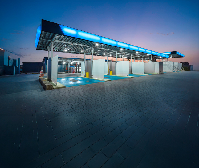 Aktuell sind bisher insgesamt 24 Anlagen dieser Art europaweit im Einsatz. Durch den Einsatz von wassersparenden Techniken und effizienten Reinigungsmitteln wird der Wasserverbrauch reduziert und die Umwelt geschont.