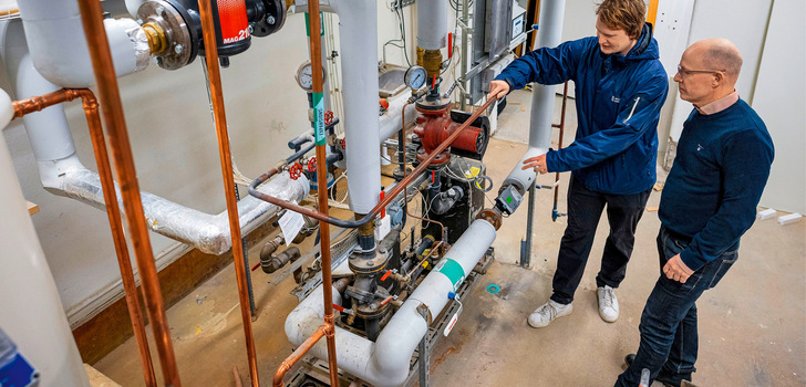 Blick auf technische Einrichtungen des Retrofit-Projekts in der Stockholmer Gyllenstiernsgatan.