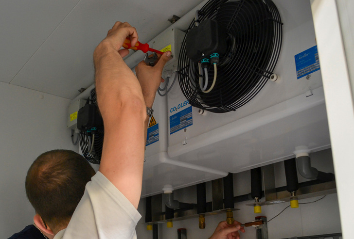 Für Verbundanlagen in der gewerblichen Verwendung fordert die F-Gase-Verordnung seit 2022 den Einsatz von Kältemitteln mit GWP unter 150. Entsprechend ist Kohlenstoffdioxid (R744) jetzt das Standardkältemittel in diesem Bereich.