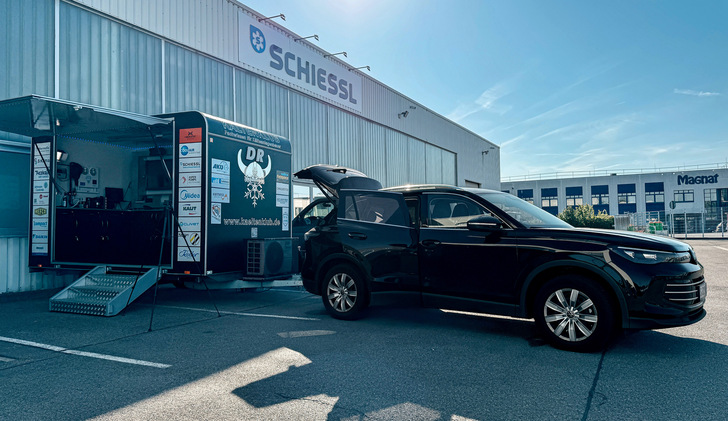 Hier bei Schiessl in Pullheim haben wir während der Dreharbeiten die Julia getroffen und sie gleich „geschnappt“.