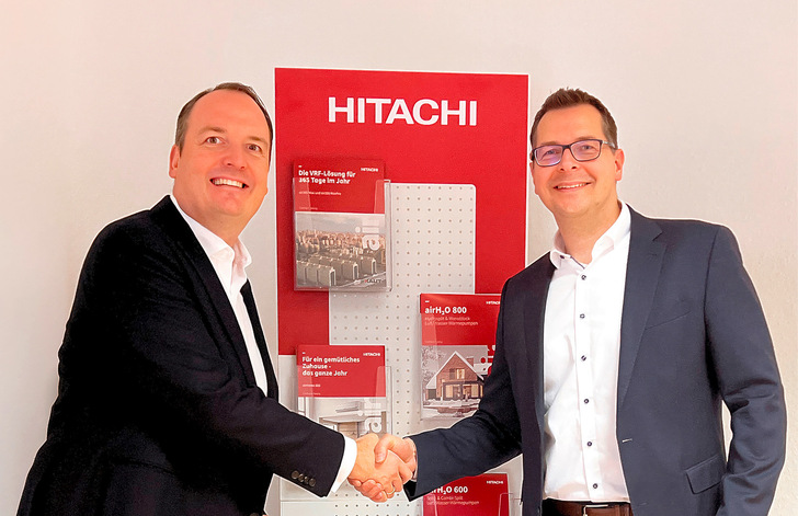 Philip Maximilian Kaut (li.), Geschäftsführer von Hans Kaut) und Tino Hirsch (re.), Leiter Vertrieb und Marketing, Bosch Home Comfort Deutschland) bekräftigen die strategische Partnerschaft.