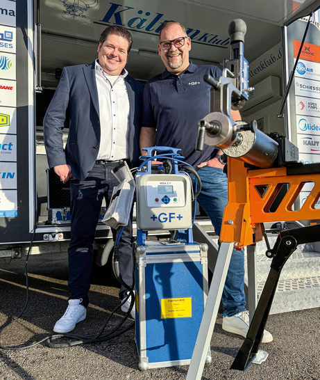 „Das vorgedämmte Kunststoff-Rohrleitungssystem ist korrosionsbeständig, energieeffizient und lässt sich schneller installieren als herkömmliche Metallrohr“