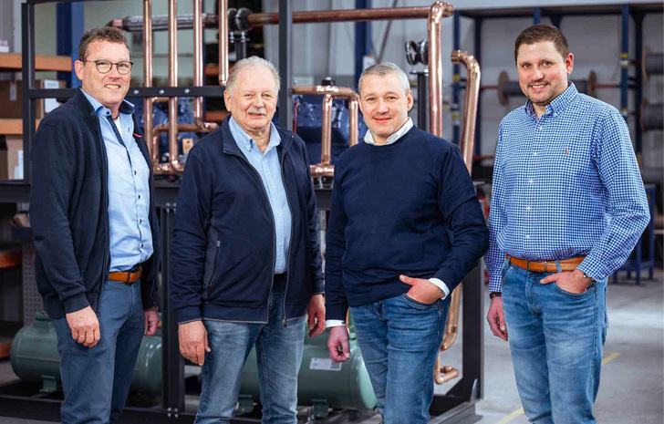 Sie leiten L&R Kältetechnik (v.l.): Thomas Imenkämper (CSO), Firmengründer Burkhard Rüßmann, André Rüßmann (CTO), Sebastian Rüßmann (CFO).