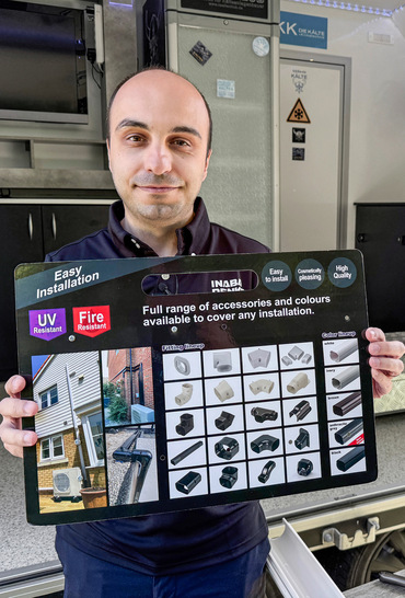 Sahin Er beschreibt die Produktpalette von Inaba Denko