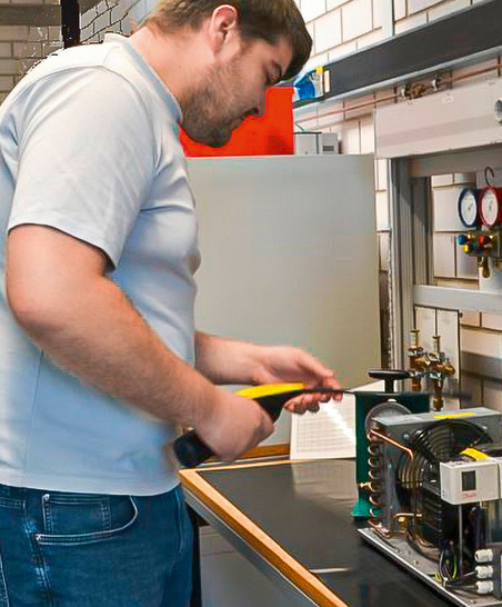Die Anforderung, dass ein elektronisches Lecksuchgerät eine Nachweisgrenze von 5 g/a haben muss, ist jetzt nicht mehr in einer Verordnung geregelt.