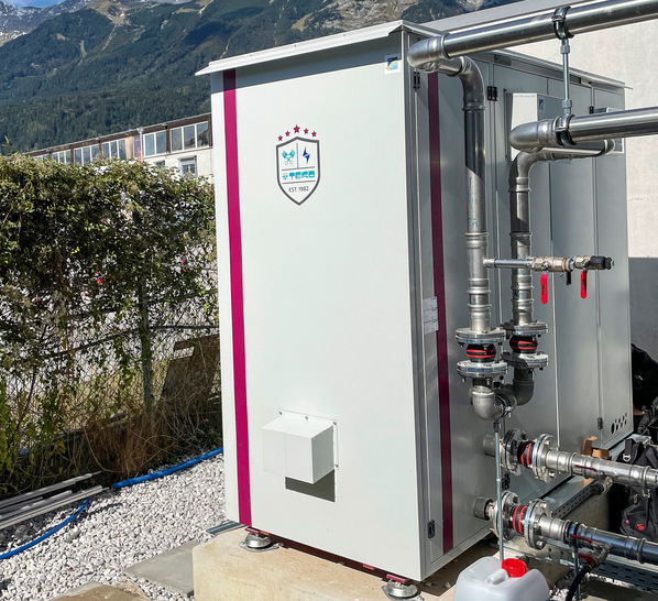Für ein neues Bürogebäude in Innsbruck wurde die 75 kW-Geothermie-Wärmepumpe CoolshiftDual M von Teko installiert.
