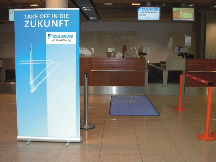 Selbst die Organisation der Anreise zu den Fachtagen war beeindruckend. So hatte Daikin exklusiv vier Flüge mit einer Boeing 737 gechartert, die von Hamburg, Köln, Stuttgart und Berlin aus starteten und die Teilnehmer aus ganz Deutschland sicher und stressfrei nach Tschechien brachten