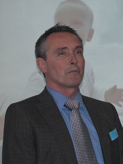 Geschäftsführer Hans-Joachim Socher erläutert zu Beginn des Klima Forums in Springe die Hintergründe für die Namensänderung von Axair zu Walter Meier (Klima Deutschland) GmbH