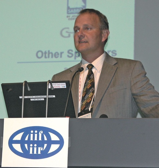 Dr. Jürgen Süss, Vice President Technology bei Danfoss Dänemark: &bdquo;Die HFKW-Anlagen sind wesentlich dichter als früher und die Kältemittelmengen wurden erheblich reduziert. Besonders hervorzuheben ist außerdem die durch den Technologiewettlauf hervorgerufene energetische Verbesserung der HFKW-Kälteanlagen, was besonders zur Reduzierung der Treibhausgas­emissionen unserer Industrie beigetragen hat&ldquo;