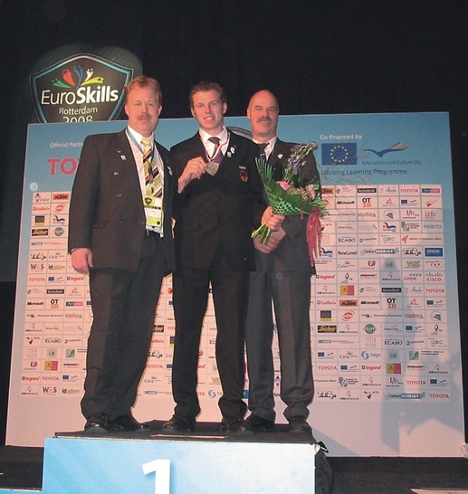 Hoch hinaus! Toni Weber (Mitte) mit Karsten Beermann (links) und Experte Heribert Baumeister (rechts)