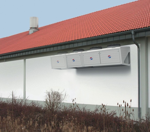 Die ausschließliche Verwendung von Aluminium beim GVX-Verflüssiger erleichtert auch die Aufhängung an der Wand. Hier ist zusätzlich eine Erweiterungsmöglichkeit angedeutet