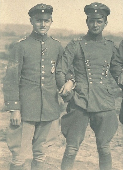 Carl Rütgers (r.) und Emil Bihlmaier, beide Aufklärer bei der Fliegerstaffel, lernten sich im Ersten Weltkrieg kennen