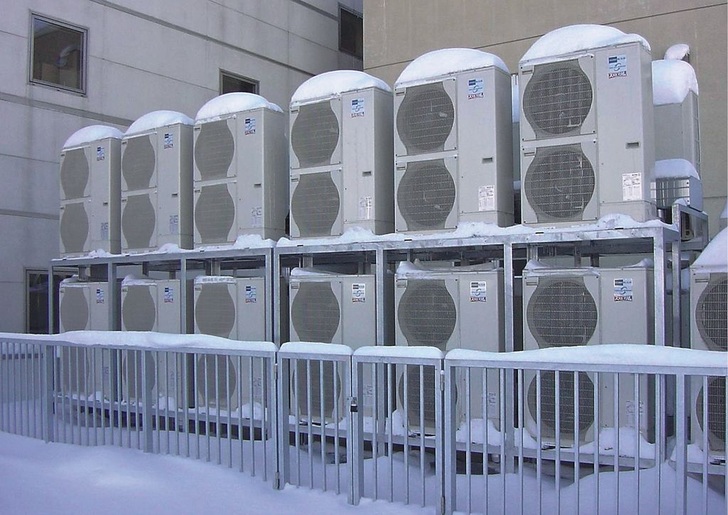 Selbst bei tiefen Außentemperaturen von 15°C erbringen Außeneinheiten von Luft-Wärmepumpen mit Flash-Einspritzung noch 100 % Heizleistung