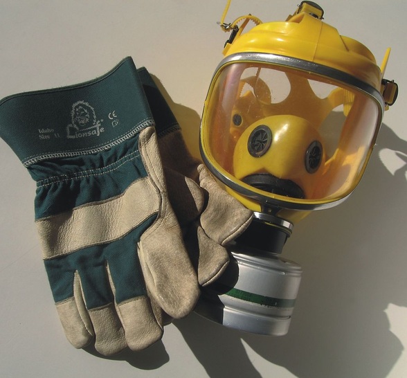 Die geeignete Schutzausrüstung hilft in jedem Fall eventuelle Unfallfolgen durch Austritt von Ammoniak zu vermindern oder ganz zu vermeiden