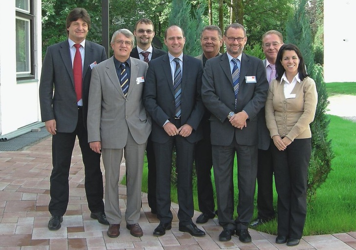 Die Referenten samt Moderatorin (v. l.): Andreas Dahms, Dahms project training; Rolf Engelhardt, BMU; Markus Kielnhofer, Güntner; Thomas Bader, Tebeg; Bernhard Schrempf, TÜV Süd; Michael Weilhart, TILO Service; Bernd Sontheim, Friotherm; Sabine Meenen, TÜV Süd