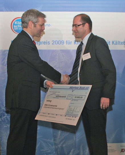 1. Preis für Thomas Bader, Geschäftsführer vom Ingenieurbüro Tebeg, das mit Unterstützung von Aldi Süd und Wurm ein internetbasiertes Leckage-Monitoringsystem entwickelte