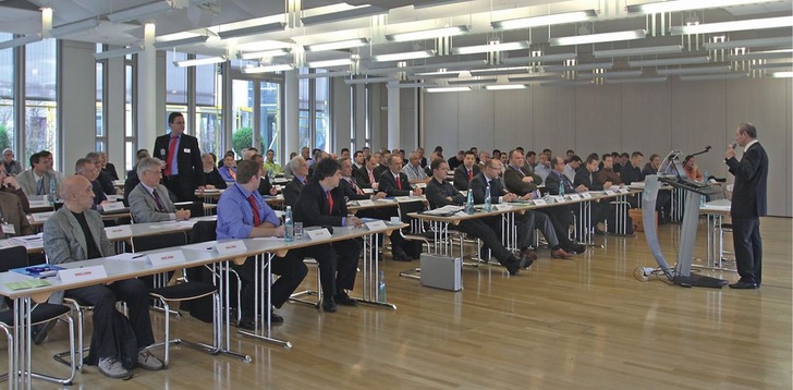 Über 100 Vertreter aus Industrie, Wissenschaft und Energiewirtschaft nahmen am TWK-Wärmepumpen-Symposium teil; die wichtigste Zielgruppe Planer und Installateure war unterrepräsentiert