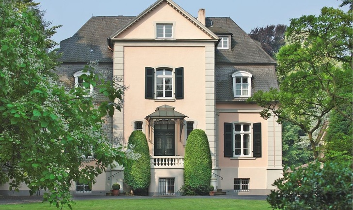 Die denkmalgeschützte Jugendstilvilla wird im monovalenten Betrieb von zwei Luft/Wasser-Wärmepumpen mit Energie versorgt
