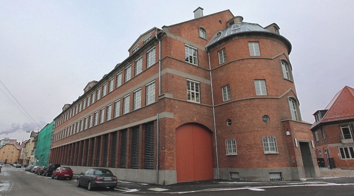 Trotz umfangreicher Umbau- und Sanierungsarbeiten ist der Denkmalschutz aktiver Bestandteil des Konzepts. Charakter und Geschichte des ehemaligen Lagergebäudes sind erkennbar.