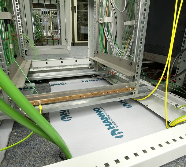 Seit Sommer 2010 setzt die BASF in ihren Rechenzentren in Ludwigshafen Clima-Tect-Platten zum Abdichten der Kabeldurchführungen ein.