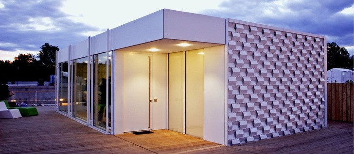 Das Rosenheimer Solarhaus wurde beim internationalen Hochschulwettbewerb &bdquo;Solar Decathlon Europe 2010&ldquo; zweiter Gesamtsieger und erreichte jeweils den 1. Platz in den Einzeldisziplinen Energiebilanz, Behaglichkeit, Funktionalität und Haustechnik sowie Lichtgestaltung.