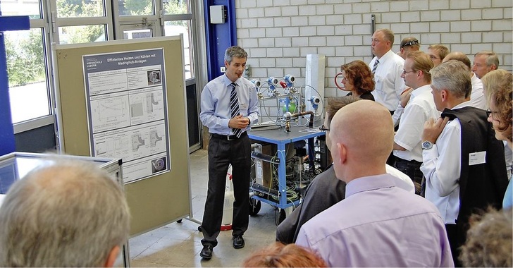 Prof. Dr. Beat Wellig von der Hochschule Luzern erklärt den Veranstaltungsteilnehmern das Forschungsprojekt.