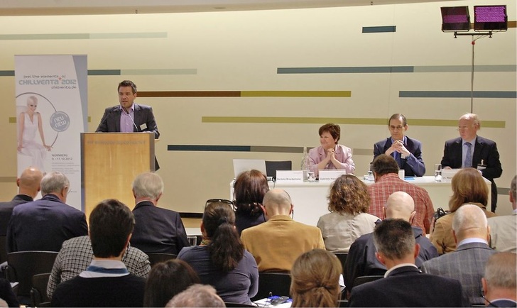 Sie informierten die internationale Fachpresse am 9. Mai in Dresden (v. l.): Bertold Brackemeier (PR-Manager der NürnbergMesse), Gebriele Hannwacker (Chillventa-Projektleiterin), Richard Krowoza (Mitglied der Geschäftsleitung der NürnbergMesse) und Dr. Rainer M. Jakobs (Koordinator Fachprogramm Chillventa Congressing)