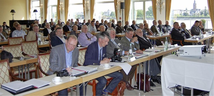 Von den erforderlichen 79 stimmberechtigten Mitgliedern waren bis zur Mittagszeit nur 68 in Bonn eingetroffen, sodass der VDKF auch im Jubiläumsjahr beschlussunfähig blieb. - © SI
