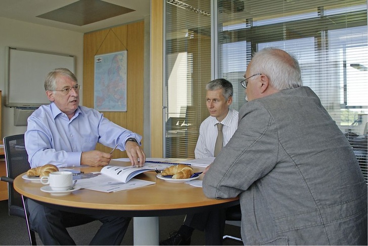 Jean Janssen und Rainer Dietrich im Gespräch mit KK-Chefredakteur Markus Simmert (v. l.)