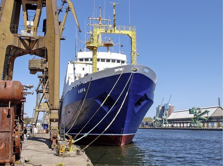 Flott für den großen Fang: Dank verbesserter Kältetechnik und neuen Plattengefrierapparaten kann das Fischereischiff Lira nun bis zu 180 Tonnen Fisch täglich gefrieren.