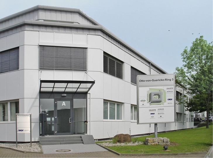 In diesem Atriumhaus in Wiesbaden-Nordenstadt ist Hitachi Medical Systems untergebracht.