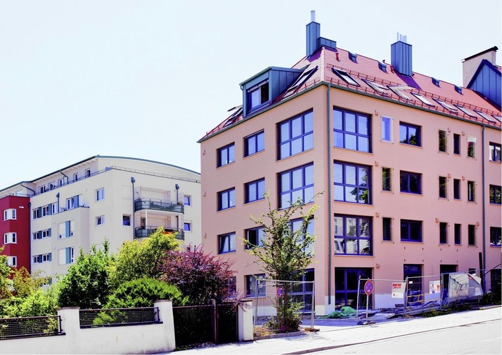 Im Studentenwohnheim an der Galgenbergstraße in Regensburg sind 38 Einzimmerappartements entstanden.