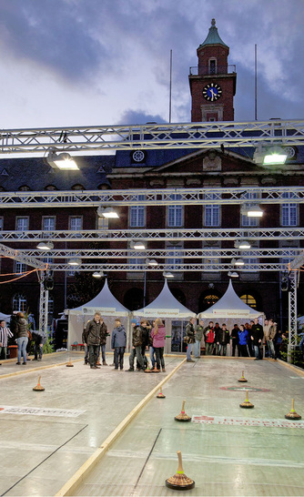 Mit der Eisbahn hat sich die Stadtmarketing Herne GmbH eine winterliche Attraktion gesichert.