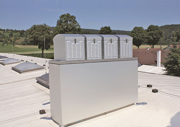 airModul-Dachzentrale: Die Lüftungstechnik der verschiedenen Wohneinheiten ist zentral in jeweils einzeln zugänglichen Gehäusen auf dem Dach untergebracht.