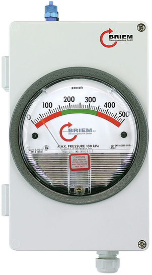 Dieses Differenzdruck-Messgerät von Briem wird bei der Luftfilterüberwachung eingesetzt und gibt neben der optischen Anzeige auch elektrische Schaltsignale aus. - © Briem Steuerungstechnik GmbH
