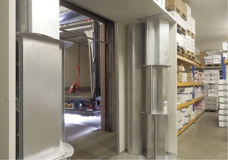 Mit Luftschleieranlagen lassen sich Kühlräume thermisch effektiv von ihrer Umgebung trennen.