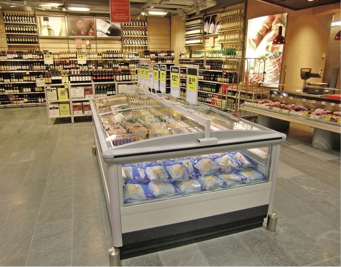 Im Coop-Supermarkt im Schweizerischen Birsfelden stellt die Kälteanlage rund 20 kW zur Tiefkühlung und 111 kW zur Normalkühlung bereit. - © Kälte AG
