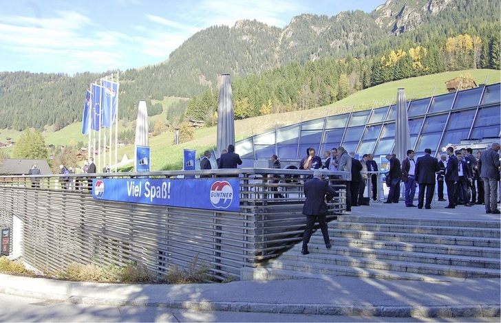 Fachsimpeln vor herbstlicher Alpenkulisse: Das diesjährige Güntner-Symposium lockte gut 200 Gäste aus 28 Ländern zum Erfahrungsaustausch ins österreichische Alpbach.
