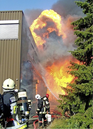 Um die Zuverlässigkeit ihrer Brandschutzklappen zu erhöhen, verwendet geba eigens angepasste ­Stellantriebe von Gruner.