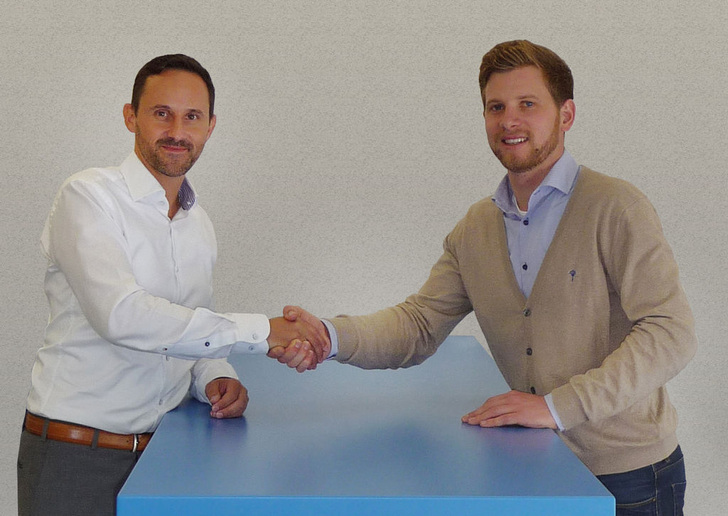Martin Haug (li.), Geschäftsführer Beijer Ref Deutschland und der zukünftige Außenstellenleiter des fünften Beijer Ref Standortes bei Stuttgart, Benedikt Grün, sind sich einig.
