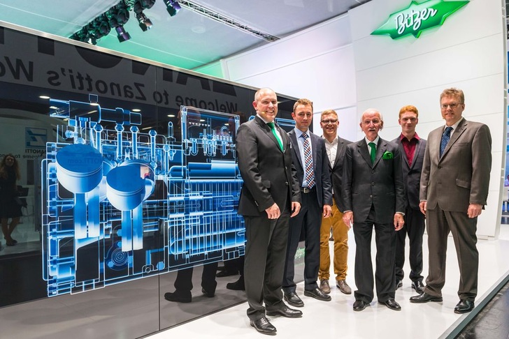 Bild (v.l.): Rainer Große-Kracht (Bitzer Chief Technology Officer), Jascha Rübeling, Jochen Gaiser, Senator h. c. Peter Schaufler (Geschäftsführender Direktor und Chief Executive Officer der Bitzer SE), Samuel Glück, Prof. Dr. Michael Arnemann (Hochschule Karlsruhe)