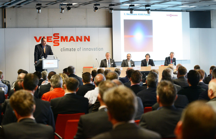 Dr. Frank Voßloh, Geschäftsführer der Viessmann Deutschland GmbH, begrüßte die Gäste und wies auf die große Bedeutung der Kraft-Wärme-Kopplung für das Gelingen der Energiewende hin.