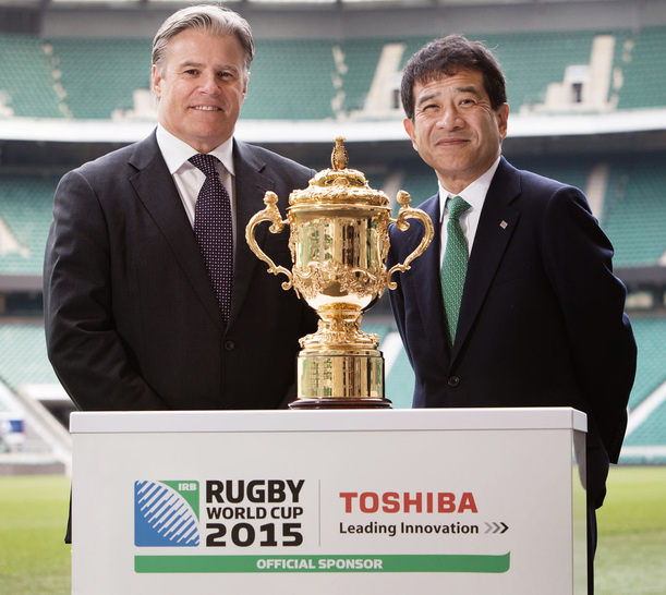 (v.r.) Noriaki Hasimoto Corporate Vice President EMEA, Toshiba Corporation und Brett Gosper - CEO of World Rugby - © Toshiba
