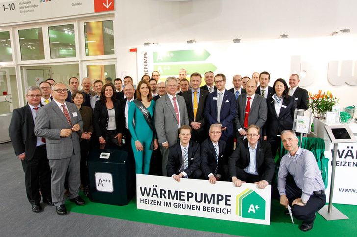 Rund 30 Wärmepumpenhersteller und Energieversorger unterstützen die Kampagne Wärmepumpen. Heizen im grünen Bereich".