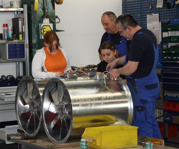 Sechs Schülerinnen beim Girls'Day