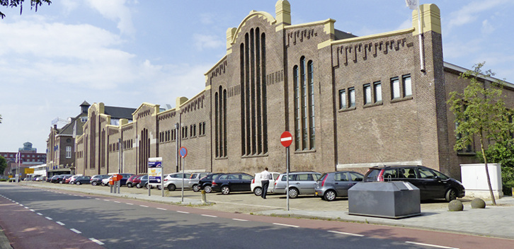 Neueste Technik hinter alter Mauer