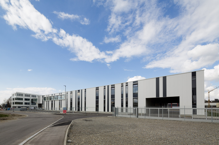 Neue Unternehmenszentrale nahezu bezugsfertig