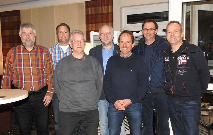V. l.: Jürgen Christiansen (stv. Obermeister), Torben Freiberg (Lehrlingswart), Jürgen Scheffler (Vorstandsmitglied), Klaus Oelrichs (Obermeister), Wolfgang Scharf (Schriftführer), Sven Friedrichsen (Kassenführer), Axel Schnoor (Vorstandsmitglied)