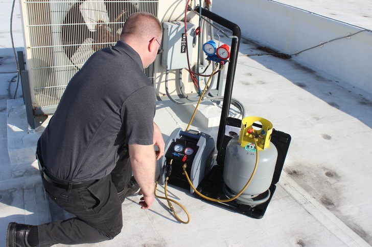 Neue Kältemittel bereiten Wartungstechnikern Kopfzerbrechen